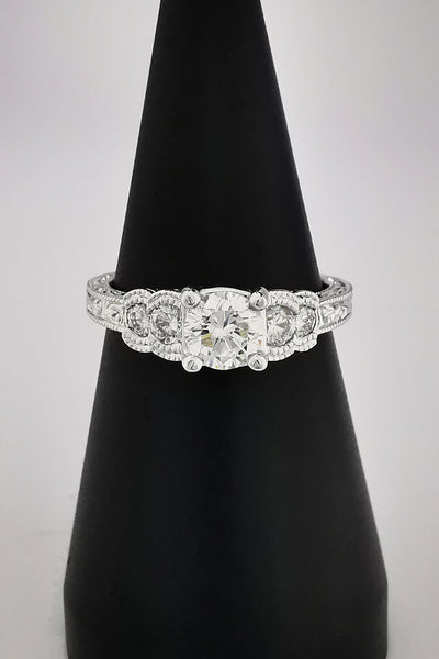 DYAMOND 18K White Gold Diamond Ring with 5 Beautiful Stone