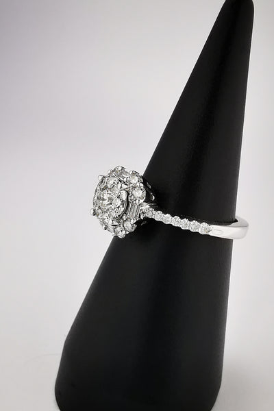 DYAMOND 18K White Gold Diamond Ring with Center and 31 Side Stones