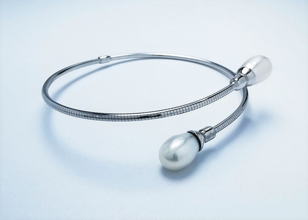 DYAMOND 14K White Gold Bangle features 2 Freshwater Pearls