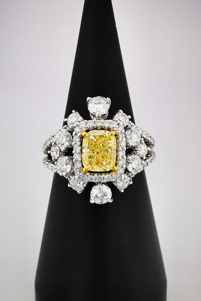DYAMOND 18K White Gold Yellow Diamond Ring with Center and 74 Side Stones
